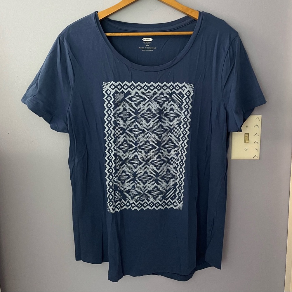 🦋Old Navy graphic tee🦋